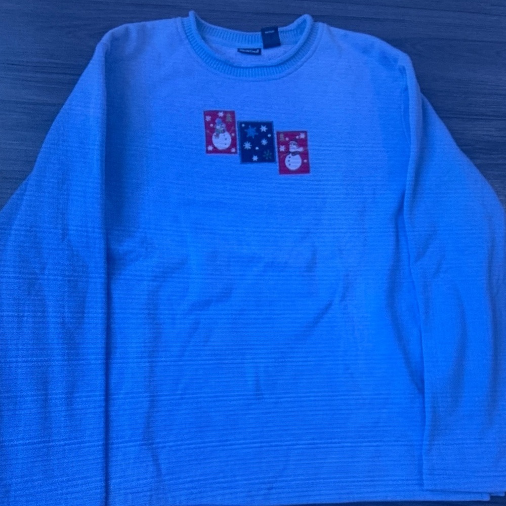 Men's Light Blue Long-Sleeve Crewneck Shirt with Holiday Motif